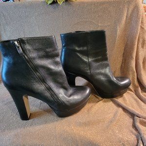 Beautiful Boot!   Vince Camuto size 9 1/2 Black